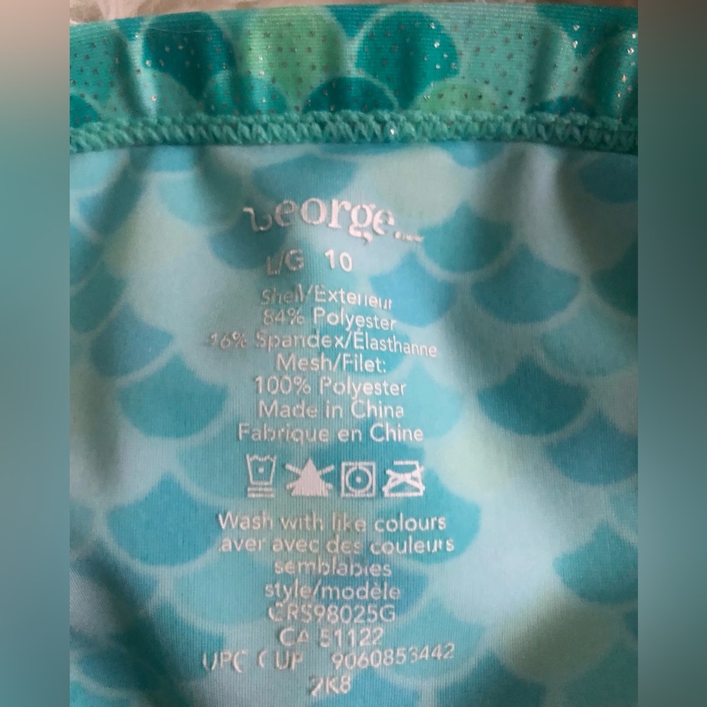 Kids coverup mermaid skirt. Fits approximately 9-12 yrs only worn once!